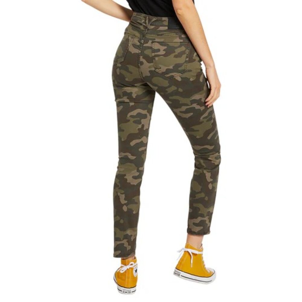 VOLCOM Super Stoned Skinny Camouflage Jeans (Size 29)